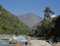 Beautiful-view-of-river-and-mountain-on-Annapurna-circuit
