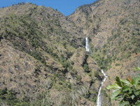 Syange-waterfall-on-Annapurna-Circuit-Trail