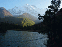 green-lake-with-Annapurna-II-at-Pisang-Circuit-trail