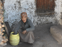 local-farmer-woman-in-mustang