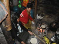 local-women-making-bread-in-langtang-region