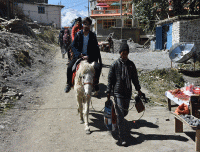 taking-a-horse-ride-to-muktinath-temple