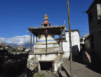 tibetan-style-welcome-gate-in-annapurna-circuit-trek